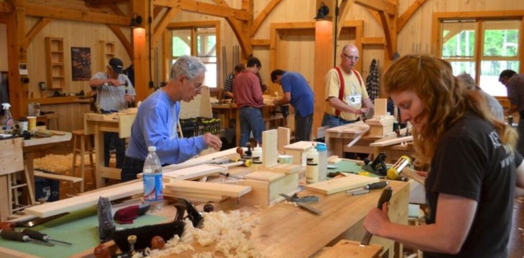 How-to-Choose-the-Right-Carpenter-in-Noida